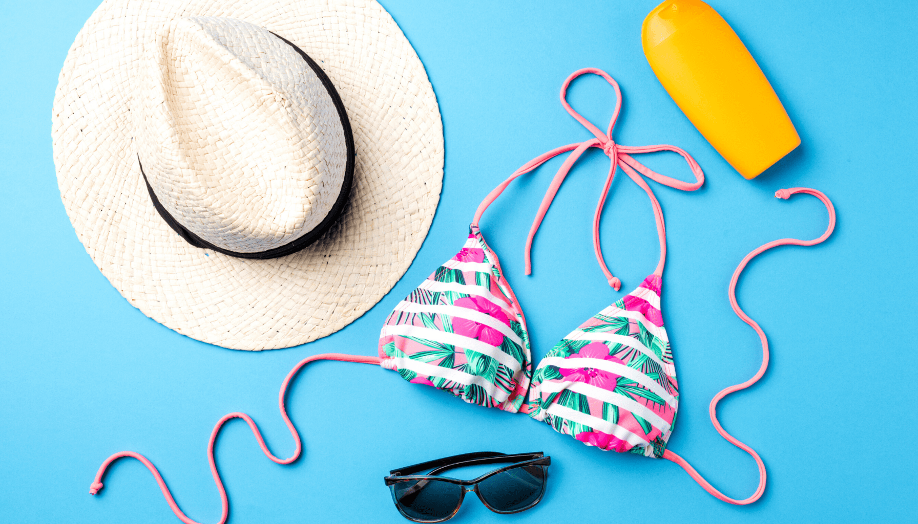 How to Upgrade Your Basic Beach/Pool Outfits (+30 Beach Accessories We Love!) - College Fashion