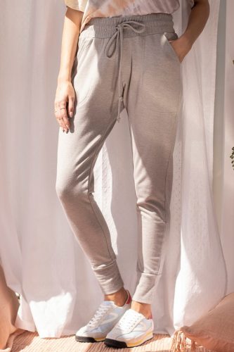 Earth tone fashion guide: Light grey sweatpants from Lulus