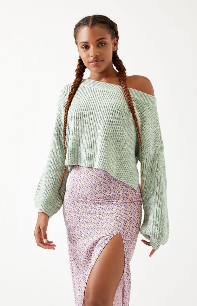 College outfit ideas - Slouchy light green sweater