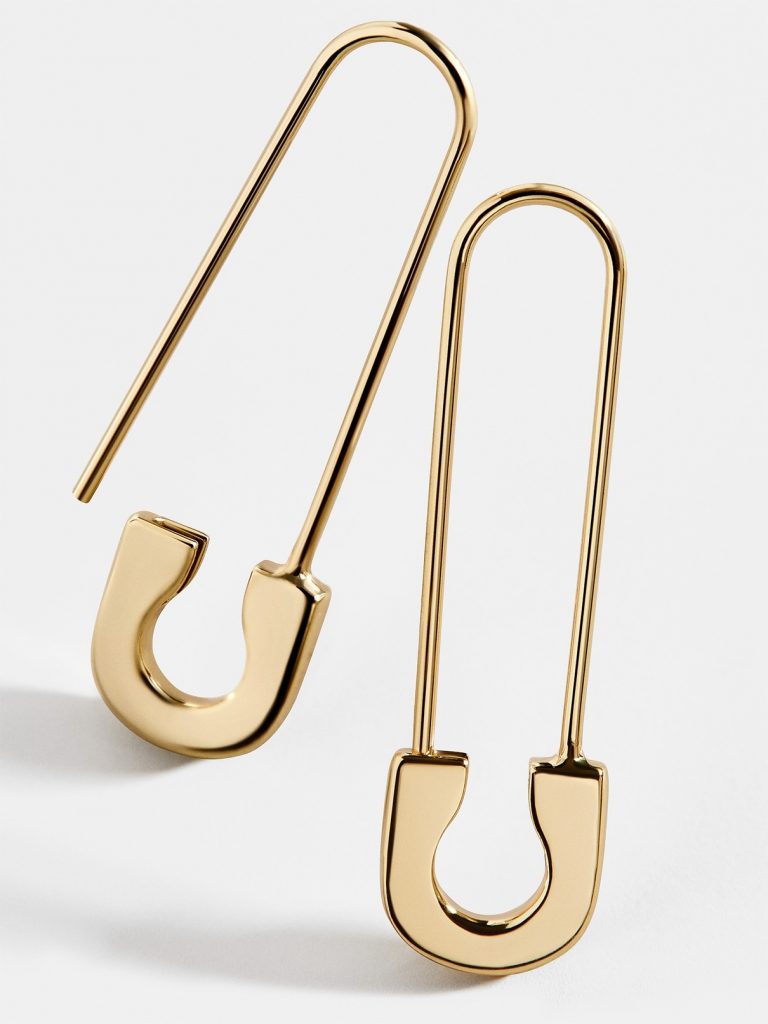 Edgy jewelry: Gold safety pin earrings