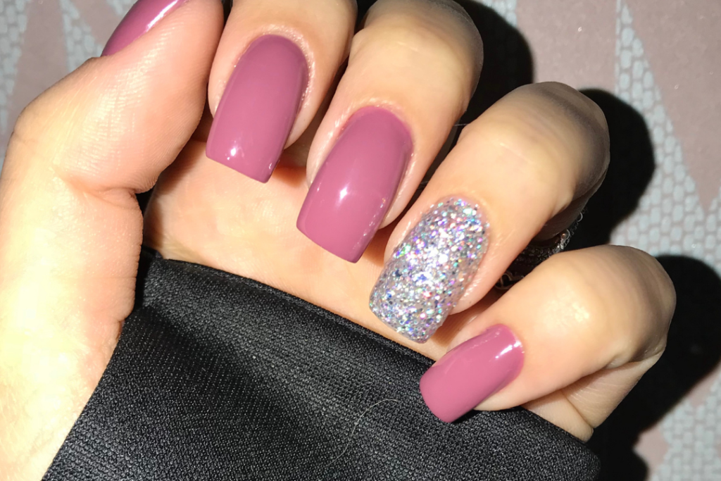 Glitter Accent Short Natural Nail Design - wide 4