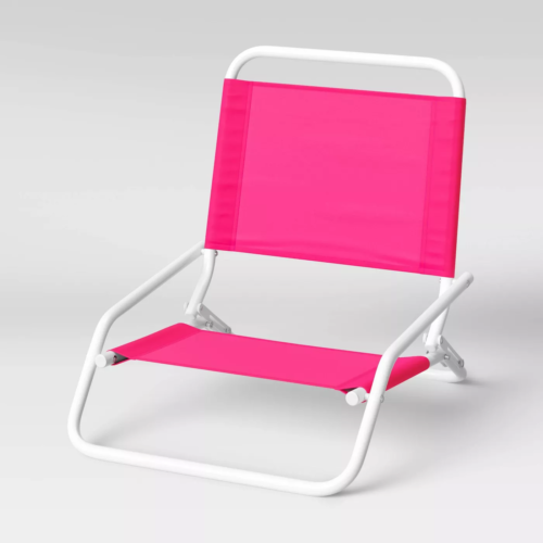 Beach vacation must haves for 2021: Cute beach chair from Target