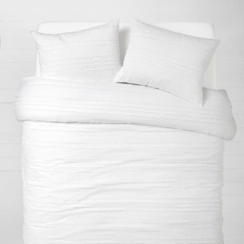 Dormify eyelash comforter in white