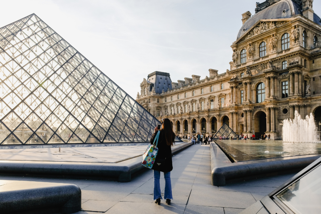 Woman at the louvre