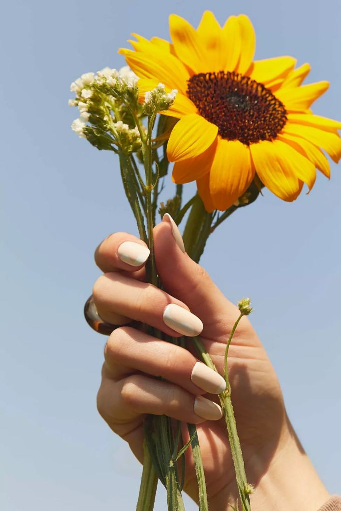 Beige nails for fall