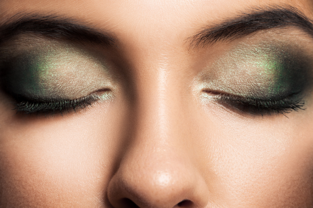 21 Christmas Makeup Ideas You Will Love