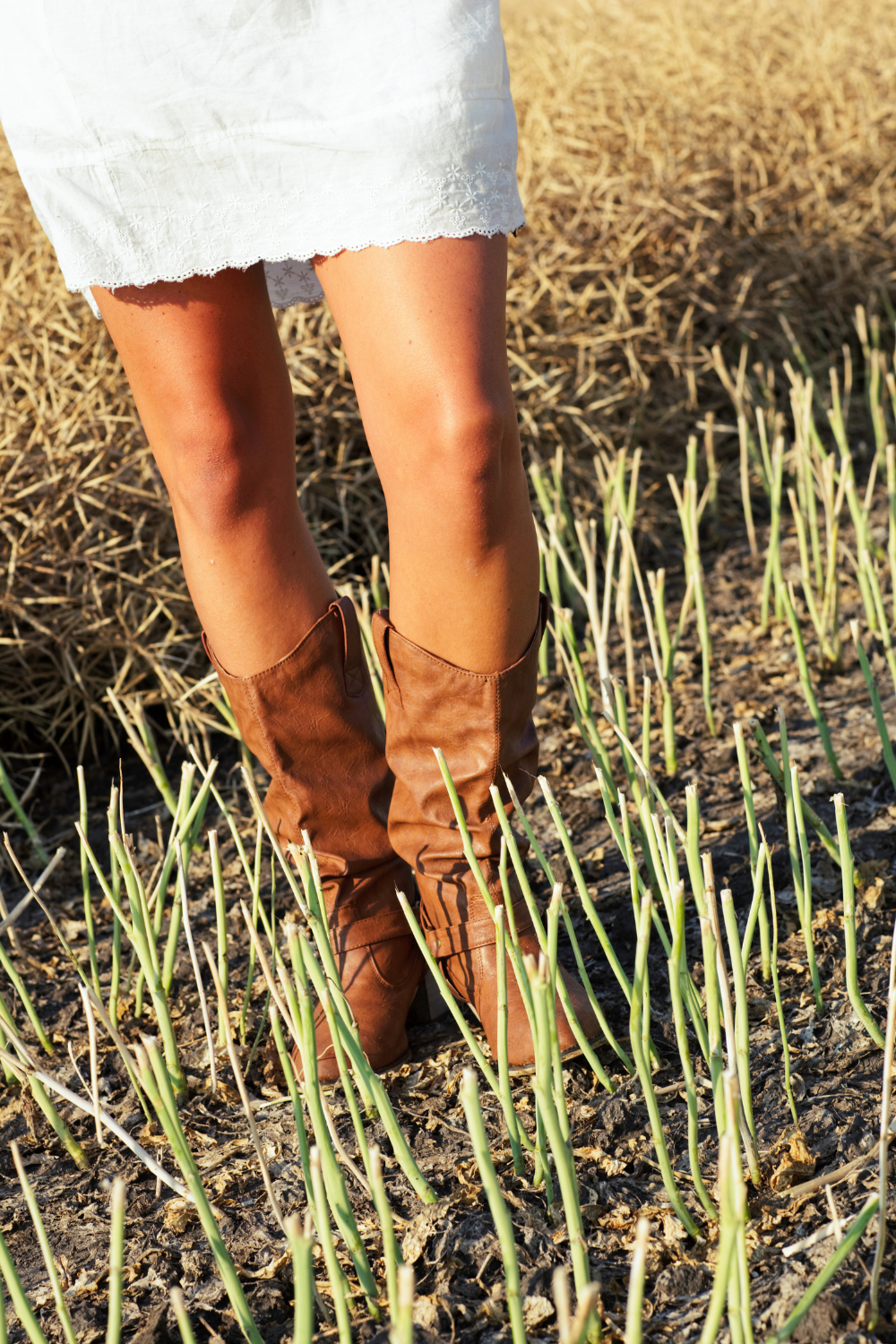 How to Wear Cowboy Boots (The Best Styling Ideas & Tips)