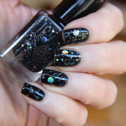 Black short nails with sparkle