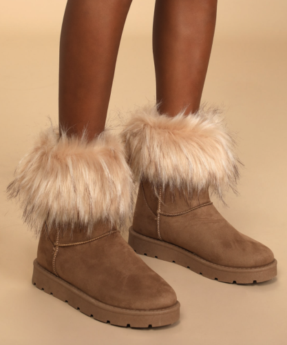 Brown flat boots with oversized fur lining
