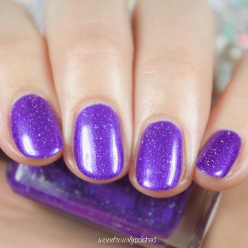 Metallic purple short nails