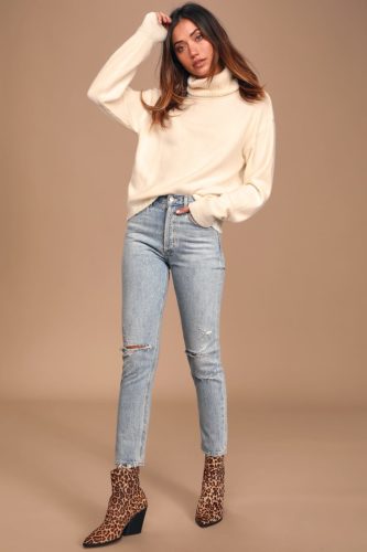 Casual outfit for the holidays with light blue mom jeans, leopard ankle boots, cozy turtleneck sweater in cream