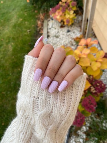 Sweater nails in lilac purple