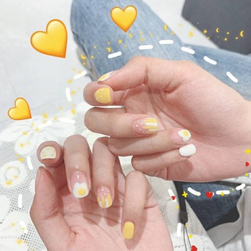 Cute yellow egg nails art