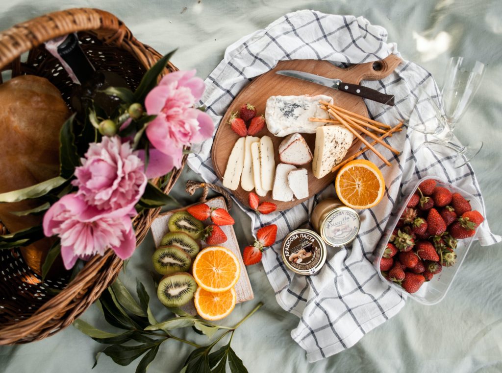 Picnic photo from unsplash