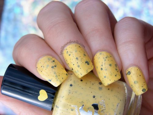 Yellow and black speckle nails