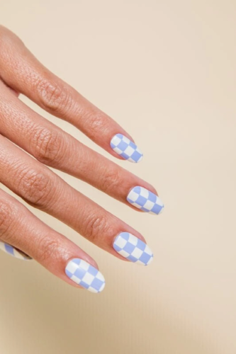Blue and white checkerboard pastel short nails
