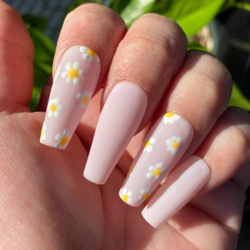 Pink daisy nails for spring