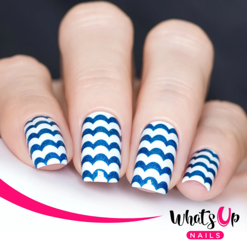 Nautical wavy stripe nails in blue and white