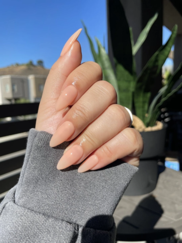 Nude peach nails for spring