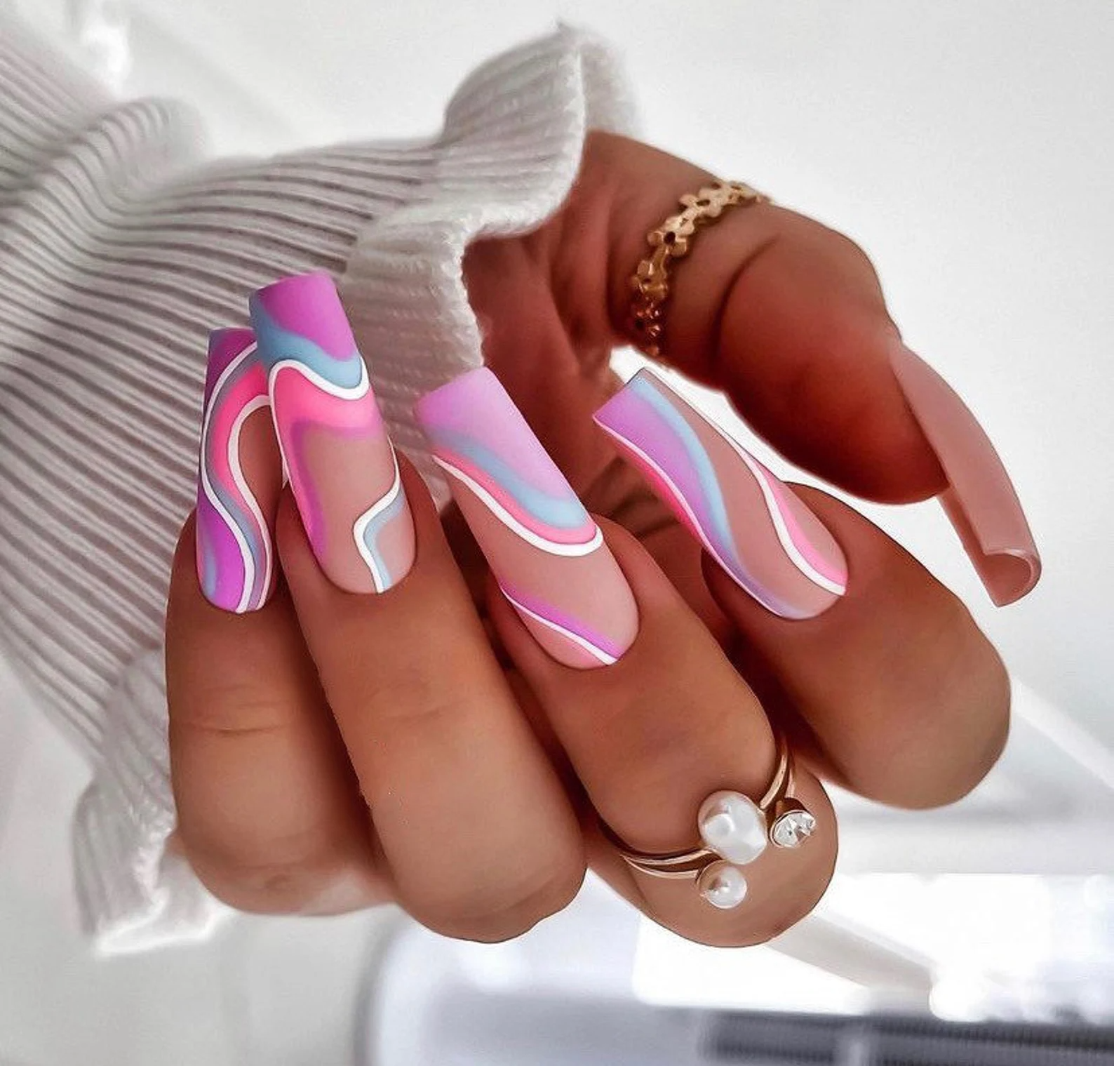 21 Aesthetic Baddie Nails To Inspire Your Next Look  Acrylic nails coffin  short, Long acrylic nails coffin, Glow nails