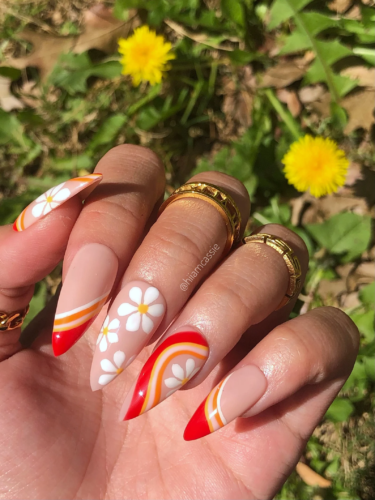 Retro summer daisy nails in red, orange and white