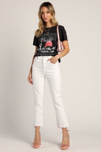 Lulus White Jeans Graphic Tee outfit