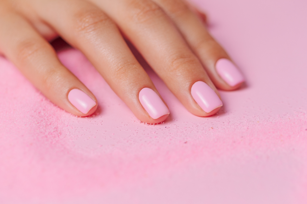 Dip powder nails in pink
