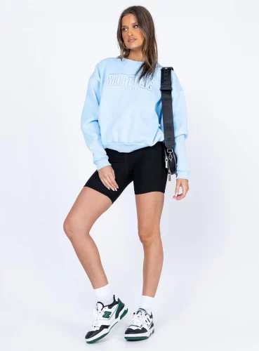 What to wear with biker shorts: Oversized sweatshirt and bike shorts outfit from princess polly