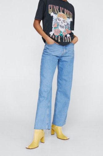 A graphic t-shirt, light wash straight leg jeans and two-toned ankle boots.