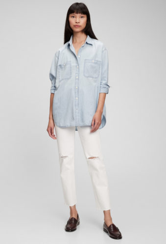Gap Chambray Shirt and White Jeans Outfit