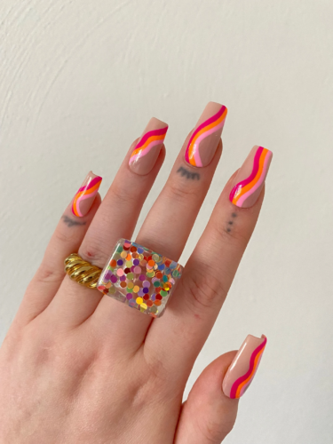 Retro pink and orange wavy nails