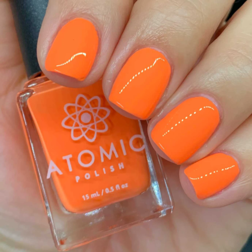 Short neon orange nails