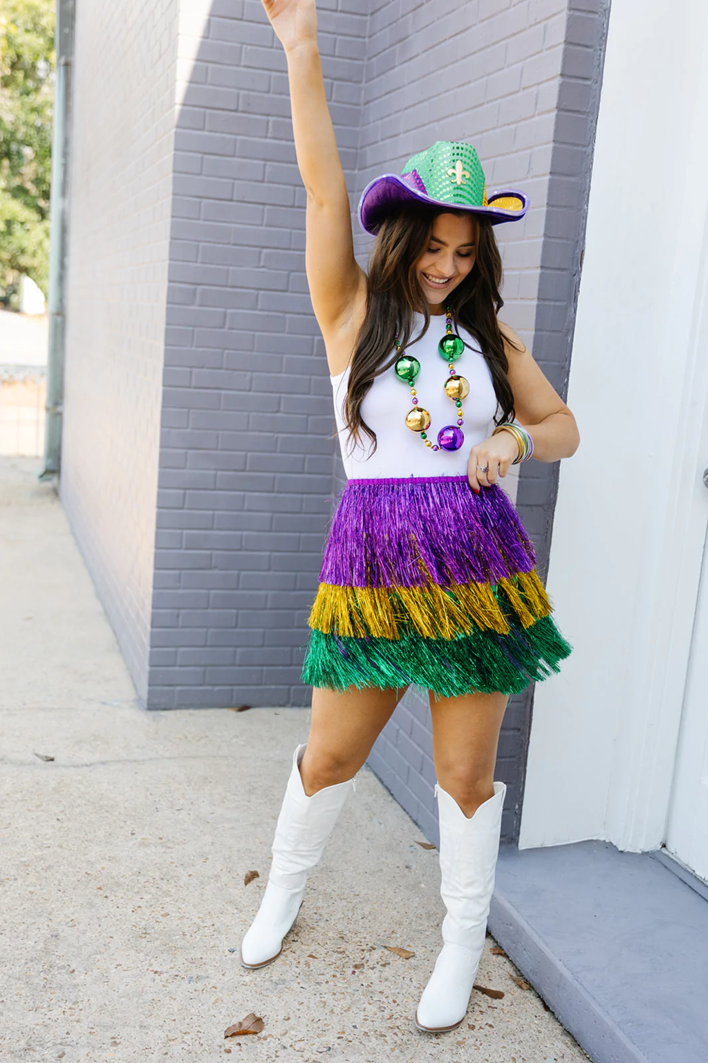 30 Cute & Stylish Mardi Gras Outfits for 2023 - College Fashion