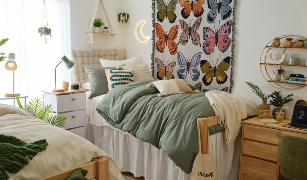 Organic room from Dormify with green bedding