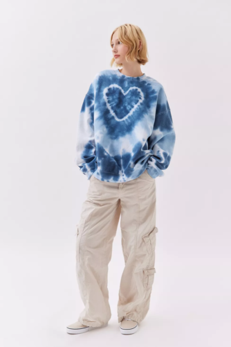 Tie-dye oversized sweatshirt in blue with heart graphic