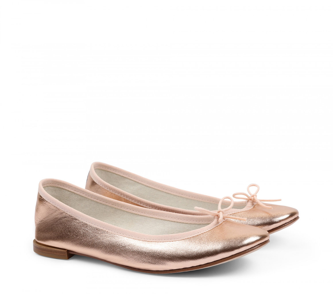 flat leg shoes
