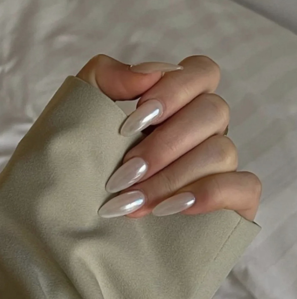 Pearl Winter Nails Are The It Mani Trend Of The Season, According To The  Internet | Glamour UK