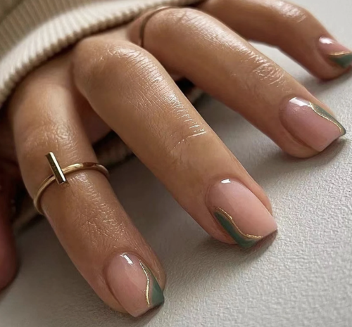 Minimal swirl nails from Etsy