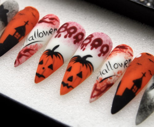Bloody pumpkin nails