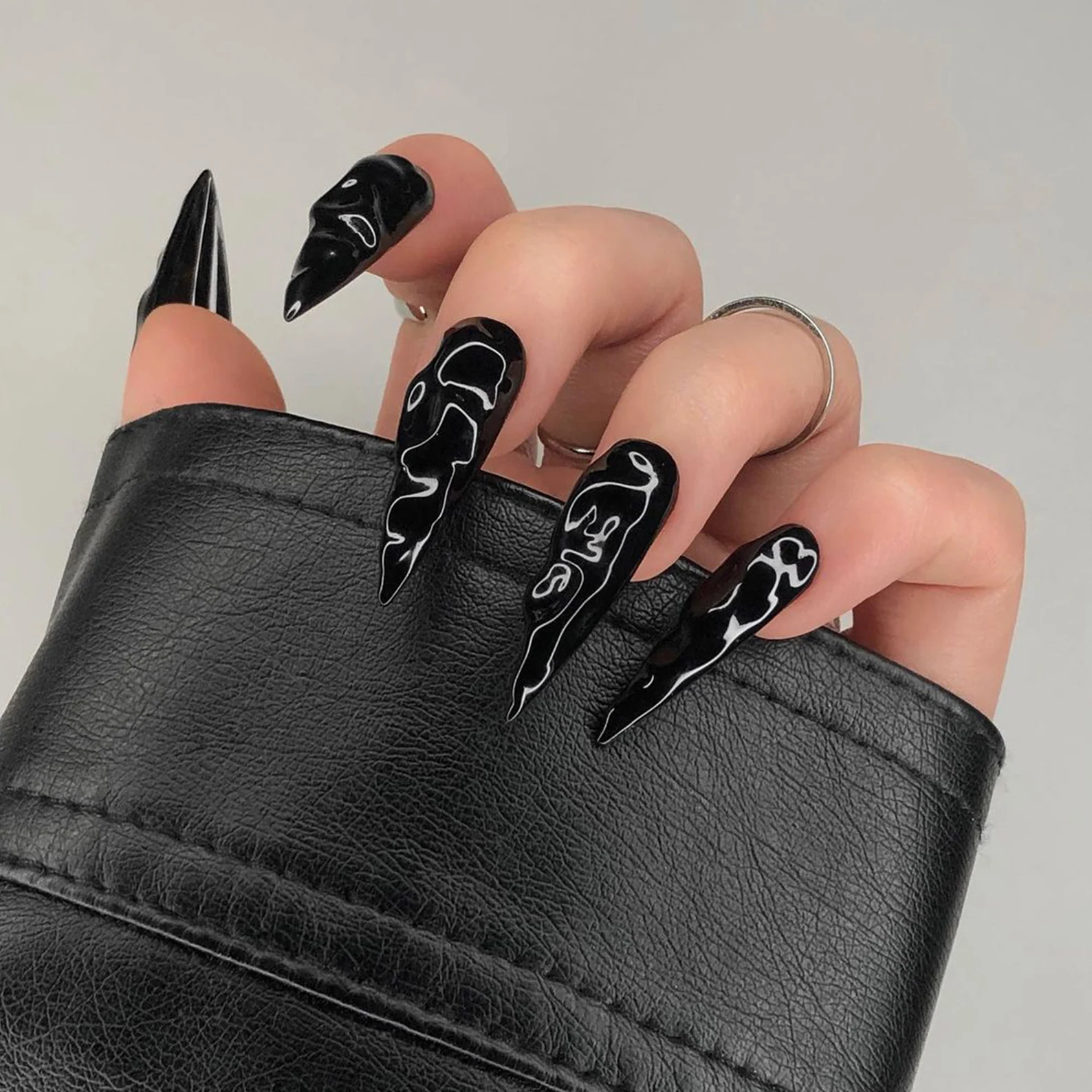 ⚜️ BLACK & GOLD GOTHIC ACRYLIC NAILS 🖤 HALLOWEEN 2023 - YouTube