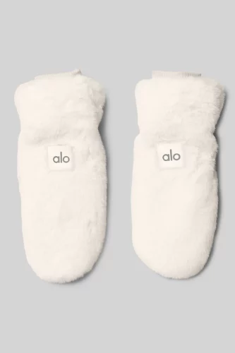 Faux fur mittens from Alo