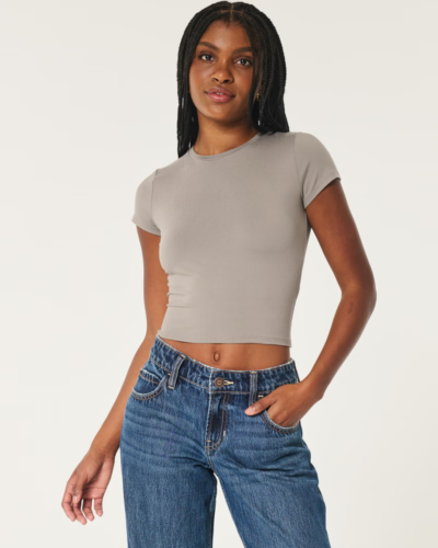 Seamless cropped baby T from Hollister similar to Skims
